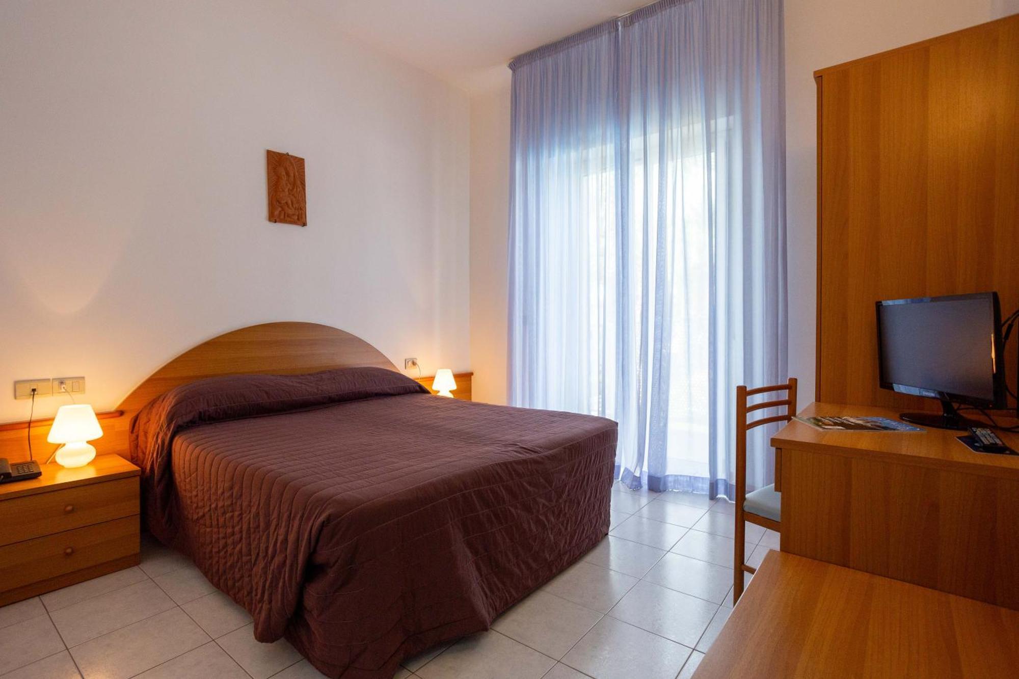 Centro Vacanze Domus M.g. Hotel 3*
