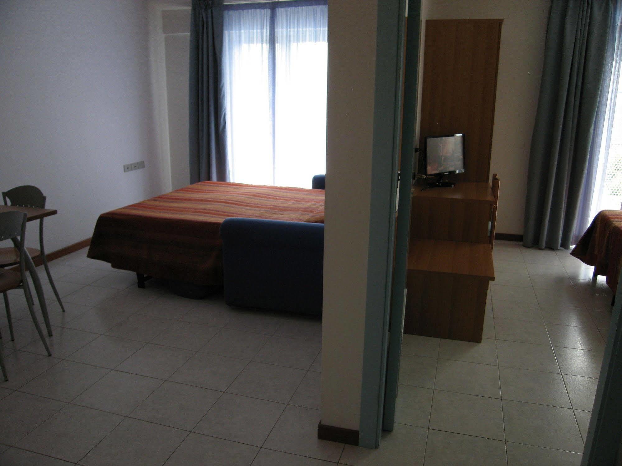 Centro Vacanze Domus M.g. Hotel 3*