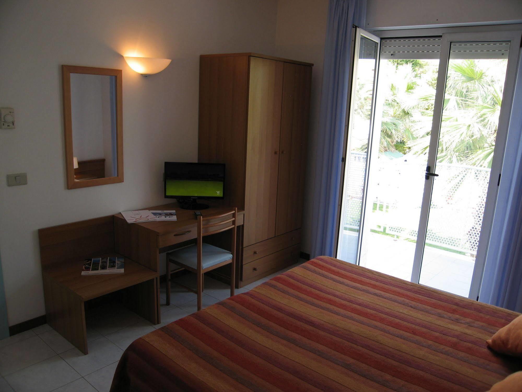 Hotel Centro Vacanze Domus M.g.