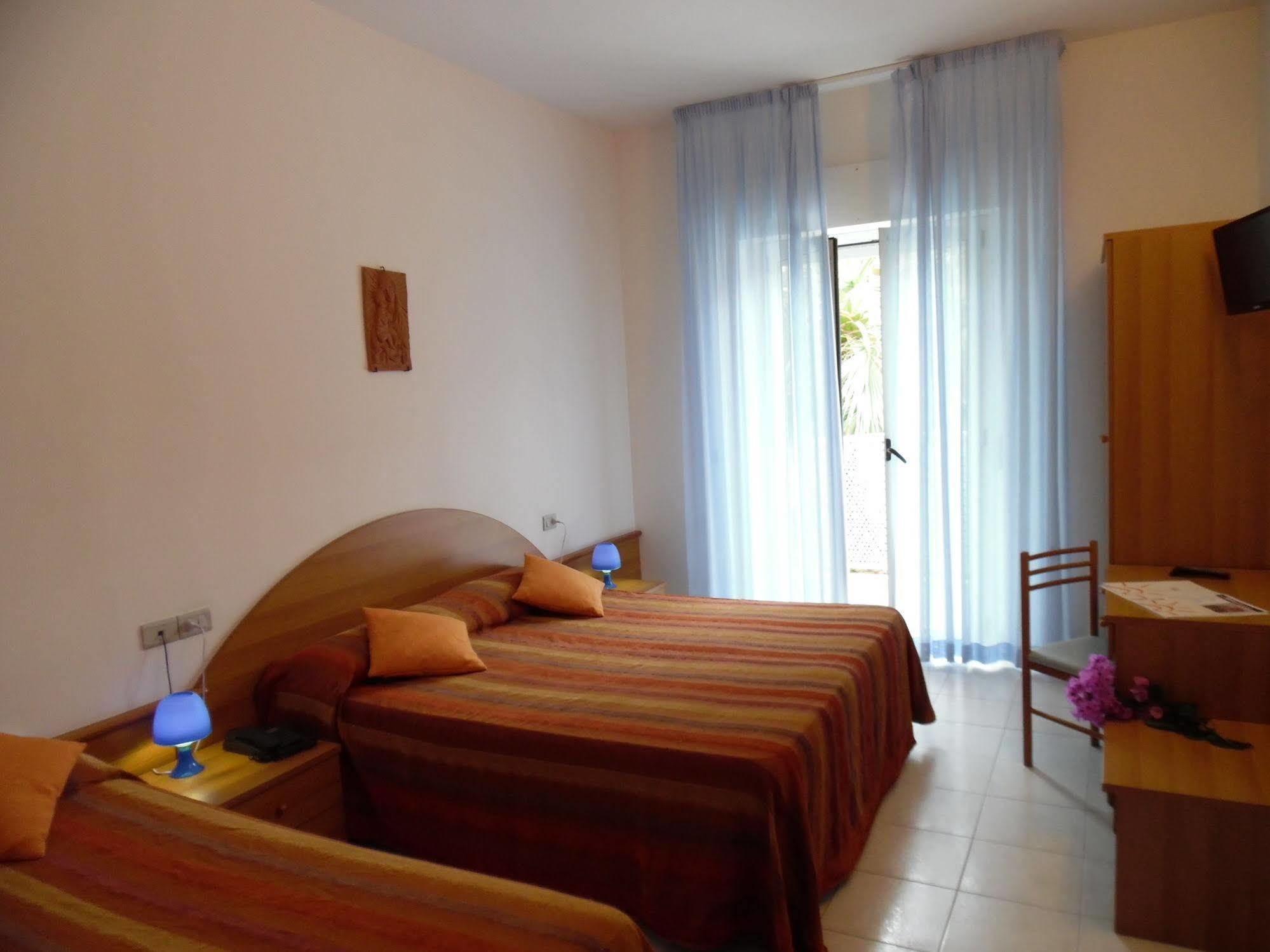 Centro Vacanze Domus M.g. Hotel