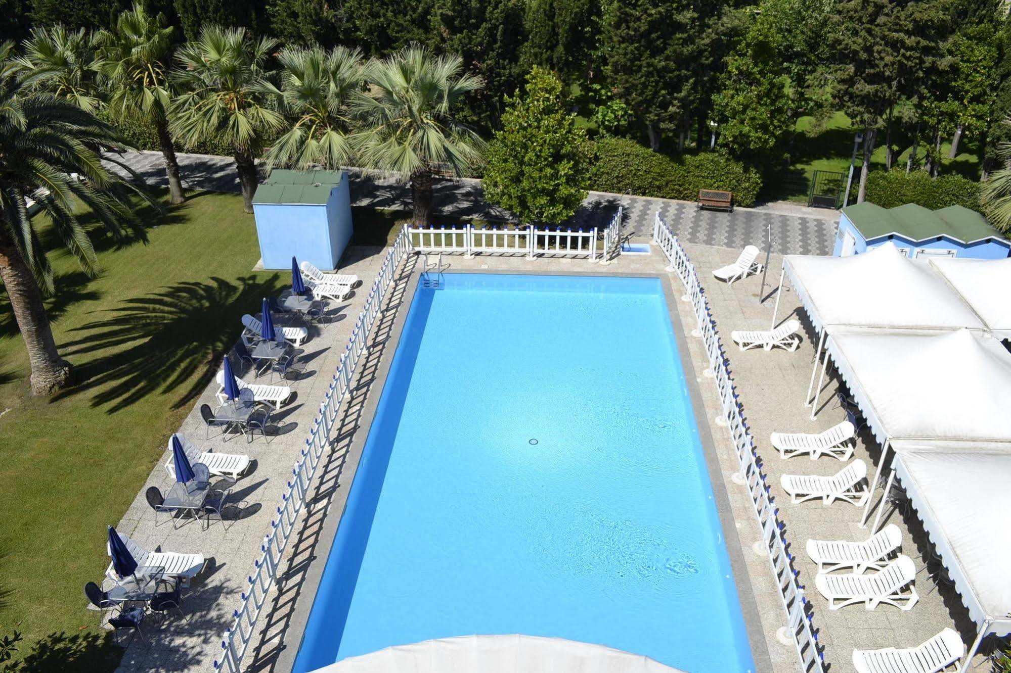 Centro Vacanze Domus M.g. Hotel